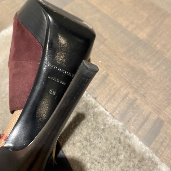 Authentic Burberry suede heels - Picture 6 of 9